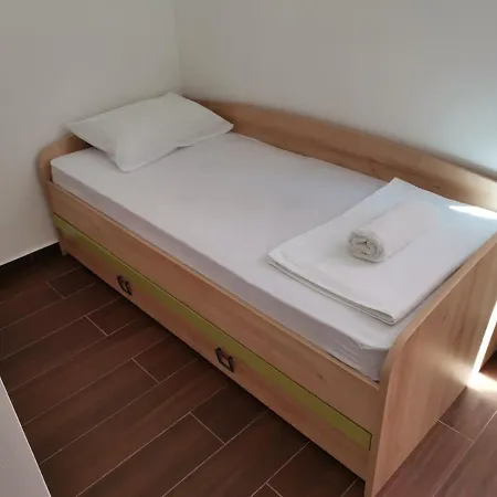 Gato Apartment *
