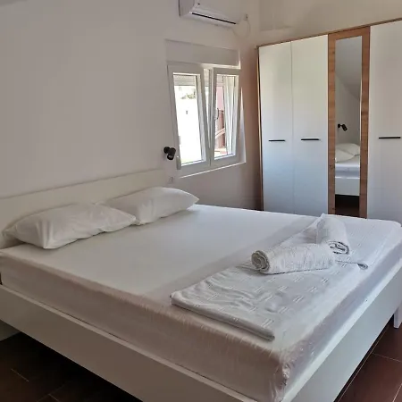 Gato Apartment *